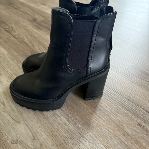 Madden Girl Black Ankle Booties with Platform Sole - Picture 2 of 4